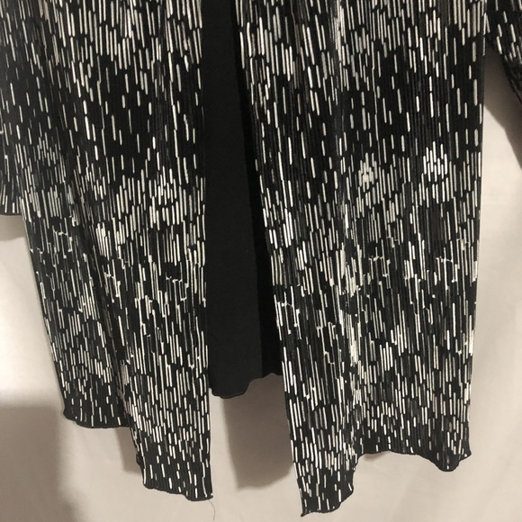 Essentials top - Picture 3 of 4